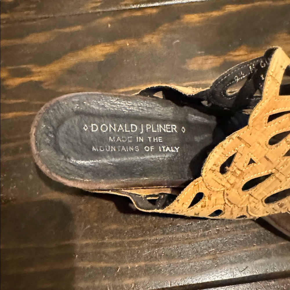 Donald J Pliner Women's Tan Cork Wedge Sandals Size 9 - Picture 4 of 4